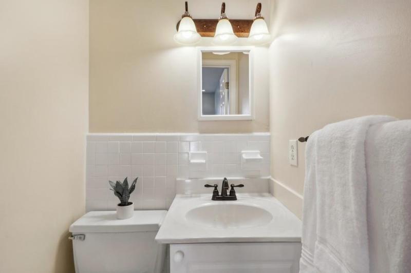 Image for property 5375 Roswell C4, Atlanta, GA 30342