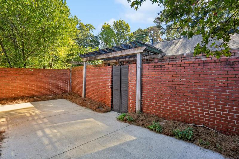 Image for property 5375 Roswell C4, Atlanta, GA 30342