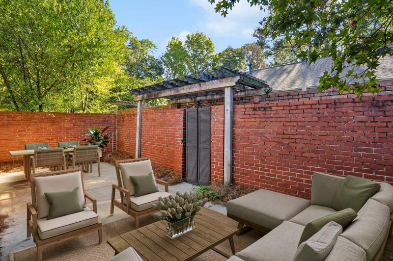 Image for property 5375 Roswell C4, Atlanta, GA 30342