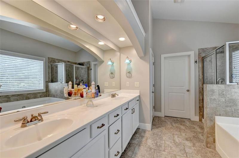 Image for property 1567 MAPLECLIFF Way, Sugar Hill, GA 30518