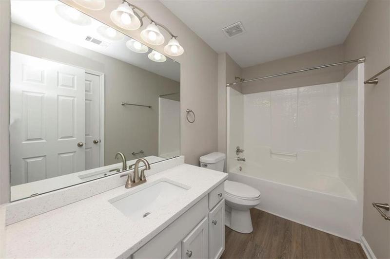 Image for property 3944 PRINCETON LAKES Way, Atlanta, GA 30331