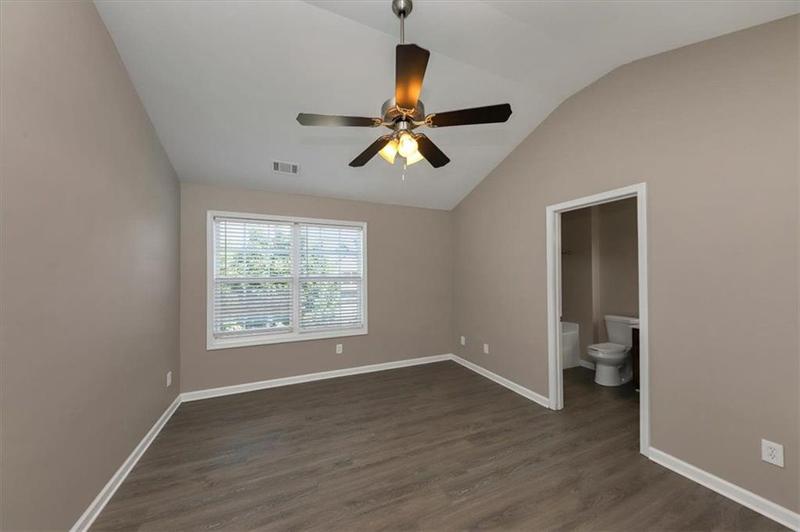 Image for property 3944 PRINCETON LAKES Way, Atlanta, GA 30331
