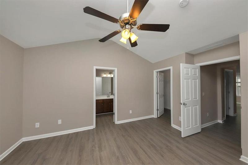 Image for property 3944 PRINCETON LAKES Way, Atlanta, GA 30331
