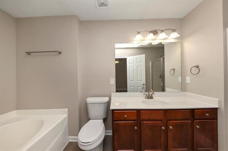 Image for property 3944 PRINCETON LAKES Way, Atlanta, GA 30331