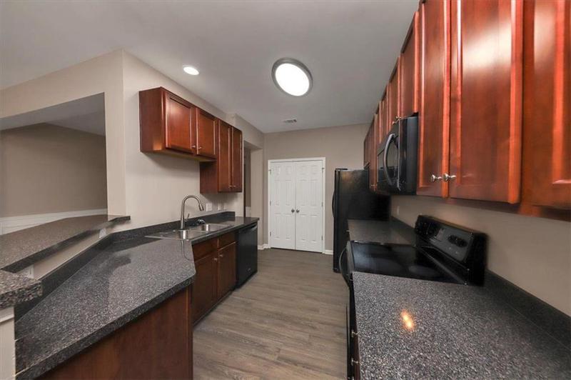 Image for property 3944 PRINCETON LAKES Way, Atlanta, GA 30331