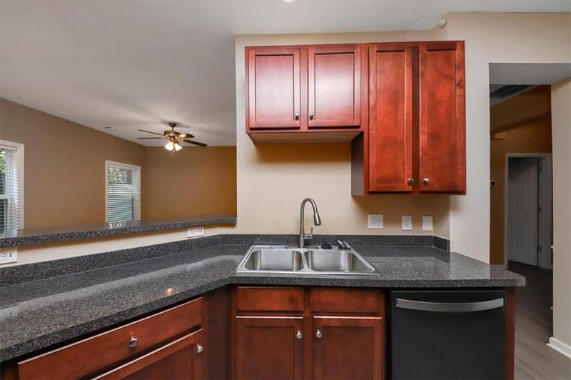 Image for property 3944 PRINCETON LAKES Way, Atlanta, GA 30331