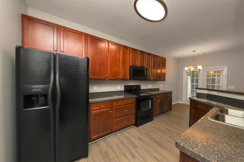 Image for property 3944 PRINCETON LAKES Way, Atlanta, GA 30331