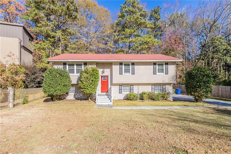 Image for property 633 Larchmont Circle, Atlanta, GA 30318