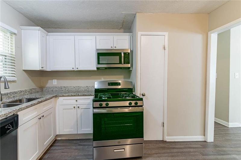 Image for property 633 Larchmont Circle, Atlanta, GA 30318