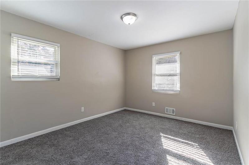 Image for property 633 Larchmont Circle, Atlanta, GA 30318