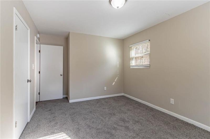 Image for property 633 Larchmont Circle, Atlanta, GA 30318