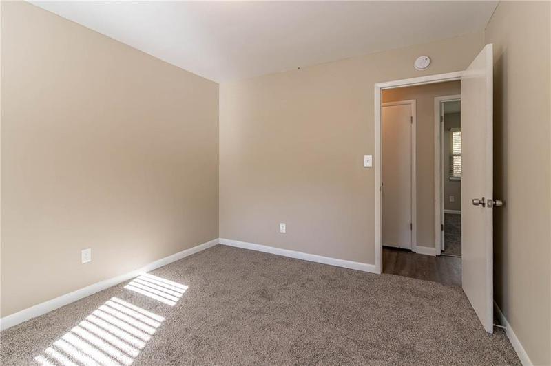 Image for property 633 Larchmont Circle, Atlanta, GA 30318