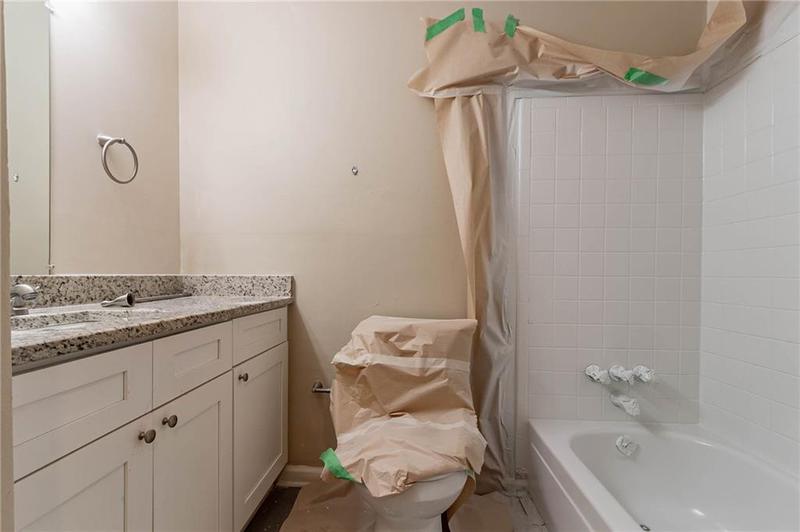 Image for property 633 Larchmont Circle, Atlanta, GA 30318