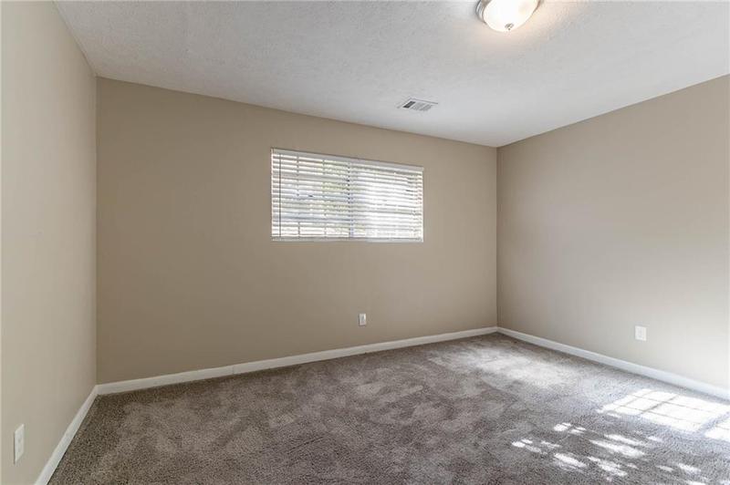 Image for property 633 Larchmont Circle, Atlanta, GA 30318
