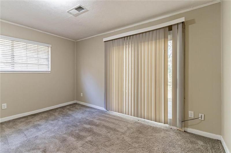 Image for property 633 Larchmont Circle, Atlanta, GA 30318