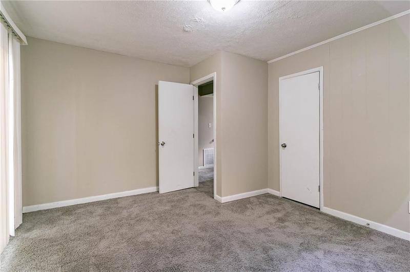 Image for property 633 Larchmont Circle, Atlanta, GA 30318