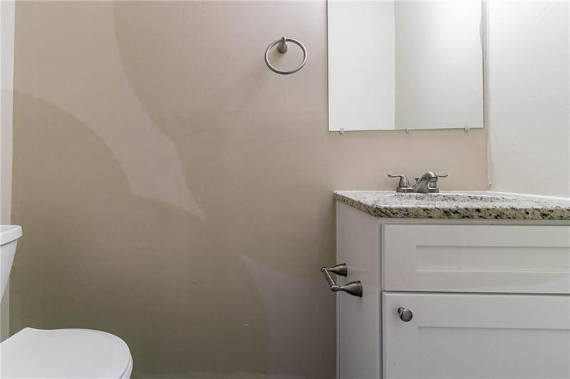 Image for property 633 Larchmont Circle, Atlanta, GA 30318