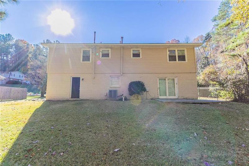 Image for property 633 Larchmont Circle, Atlanta, GA 30318