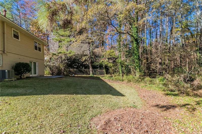 Image for property 633 Larchmont Circle, Atlanta, GA 30318
