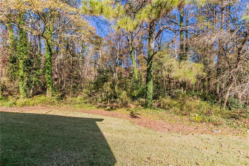 Image for property 633 Larchmont Circle, Atlanta, GA 30318