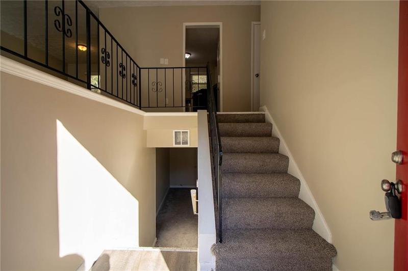 Image for property 633 Larchmont Circle, Atlanta, GA 30318