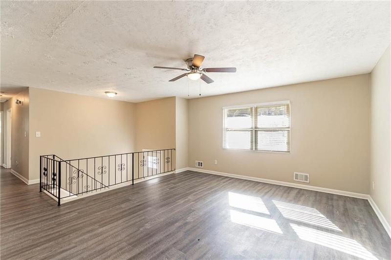Image for property 633 Larchmont Circle, Atlanta, GA 30318