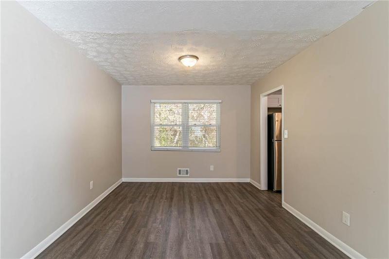 Image for property 633 Larchmont Circle, Atlanta, GA 30318
