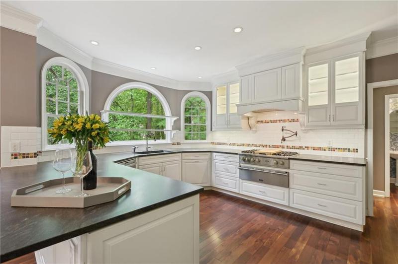 Image for property 10660 Dunoon Drive, Alpharetta, GA 30022