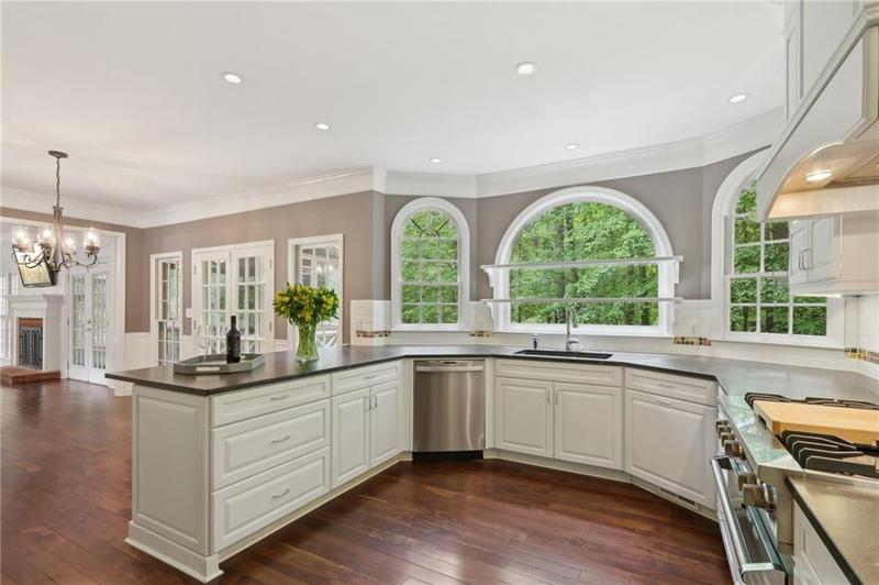 Image for property 10660 Dunoon Drive, Alpharetta, GA 30022