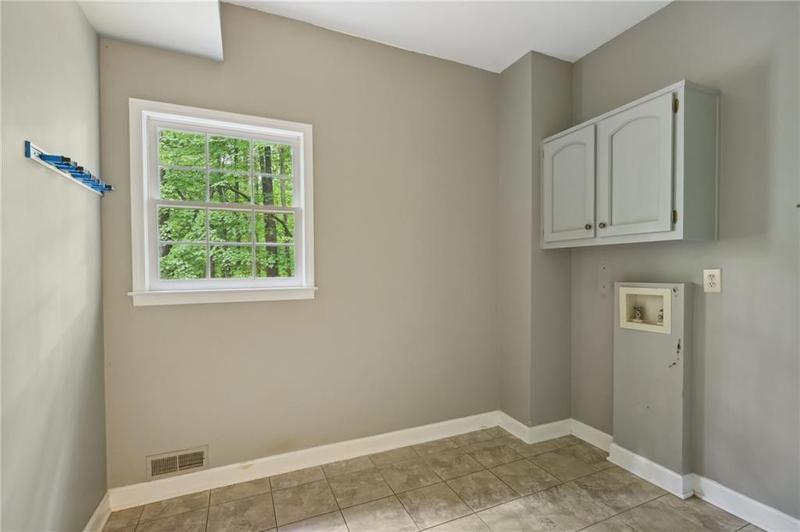 Image for property 10660 Dunoon Drive, Alpharetta, GA 30022