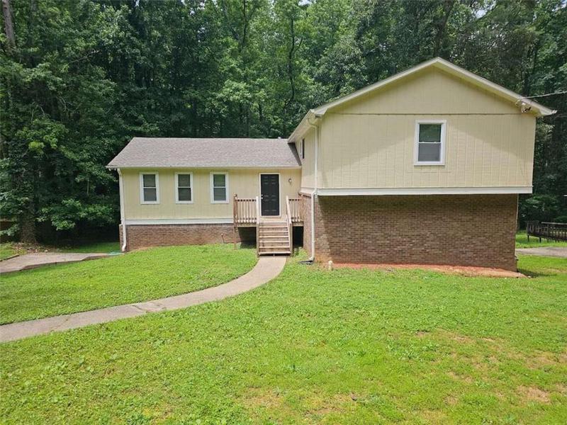 Image for property 636 Raven Springs Trail, Stone Mountain, GA 30087
