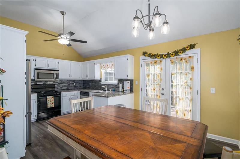 Image for property 304 RIDGE HILL Circle, Canton, GA 30115