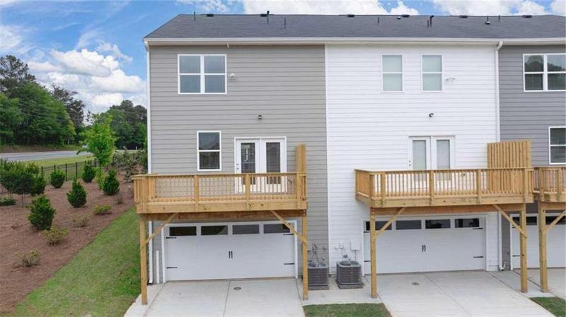 Image for property 999 Cades Walk, Lawrenceville, GA 30045