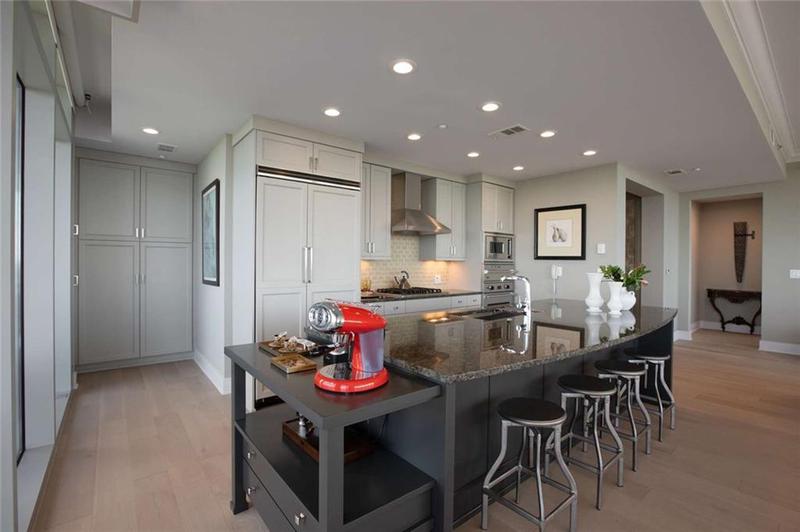 Image for property 3630 Peachtree Road 3207, Atlanta, GA 30326