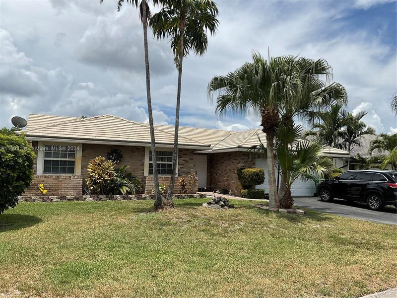 Image for property 10896 4th Dr, Coral Springs, FL 33071