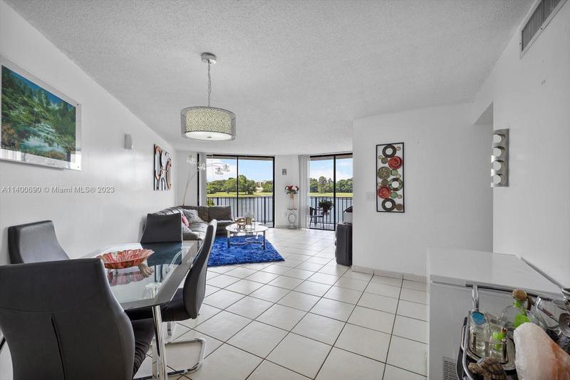 Image for property 9688 Fontainebleau Blvd 208, Miami, FL 33172