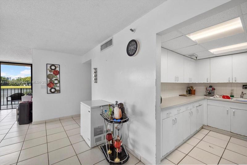 Image for property 9688 Fontainebleau Blvd 208, Miami, FL 33172
