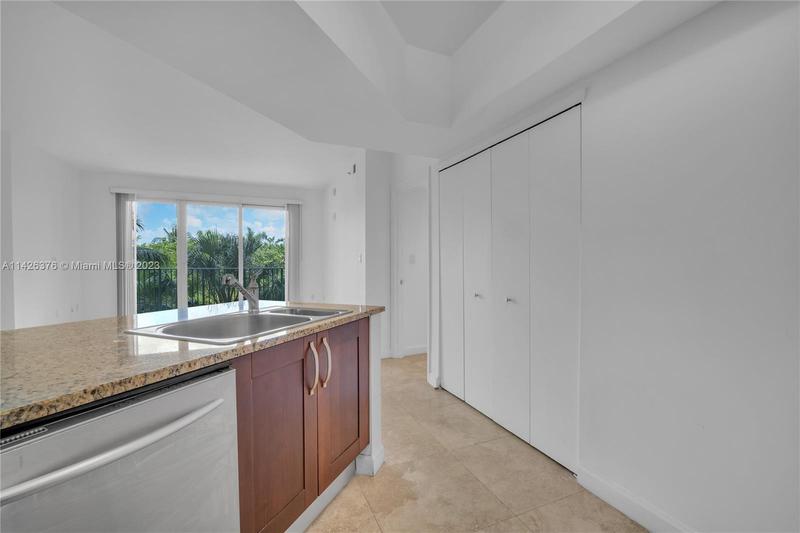Image for property 19900 Country Club Dr 308, Aventura, FL 33180