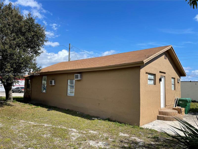 Image for property 1021 33rd St, Riviera Beach, FL 33404