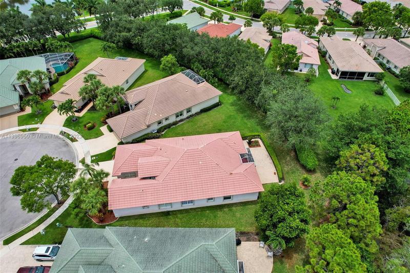 Image for property 9156 Bay Harbour Cir, West Palm Beach, FL 33411