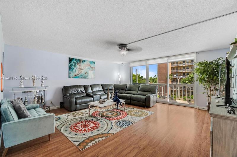 Image for property 400 12th Ave 303, Hallandale Beach, FL 33009