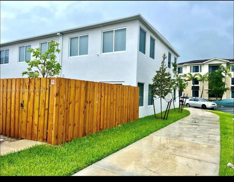 Image for property 14350 258th Ln 14350, Homestead, FL 33032