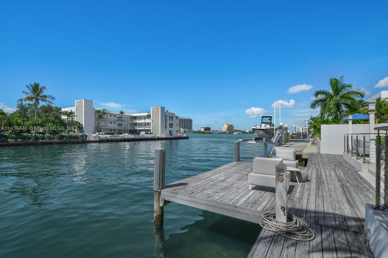 Image for property 1040 Shore Dr, Miami Beach, FL 33141