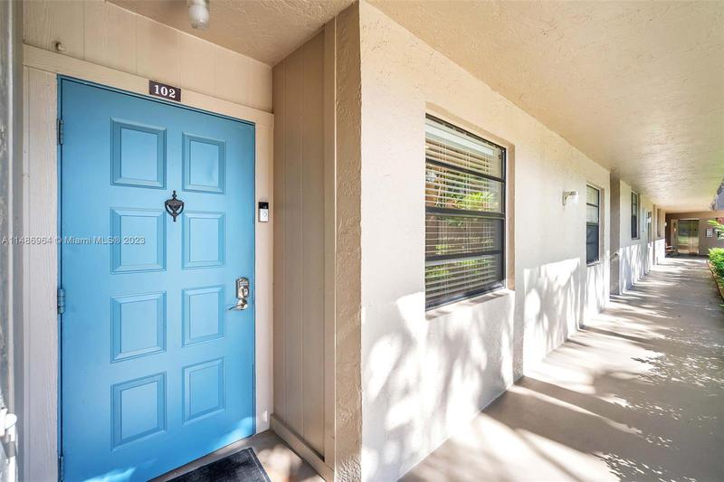 Image for property 1000 Colony Point Cir 102, Pembroke Pines, FL 33026