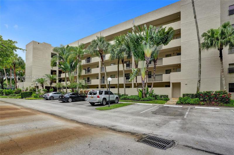 Image for property 3000 42nd Ave B305, Coconut Creek, FL 33066