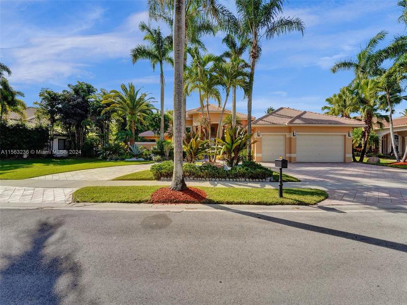 Image for property 2486 Poinciana Ct, Weston, FL 33327