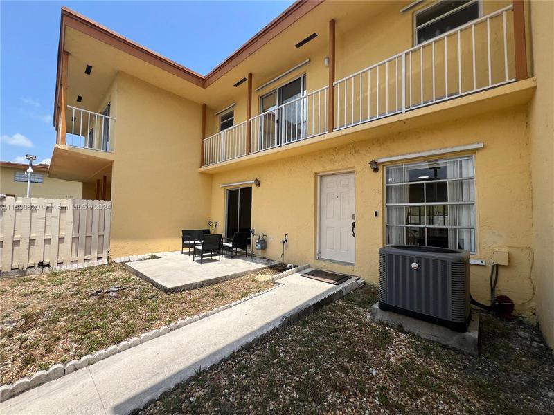 Image for property 8320 154th Ave 32, Miami, FL 33193