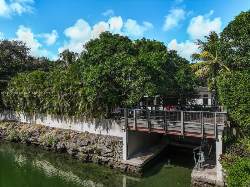Image for property 1060 Alfonso Ave, Coral Gables, FL 33146