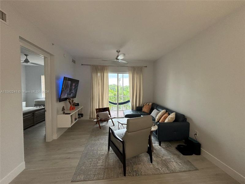 Image for property 3500 Oaks Clubhouse Dr 302, Pompano Beach, FL 33069