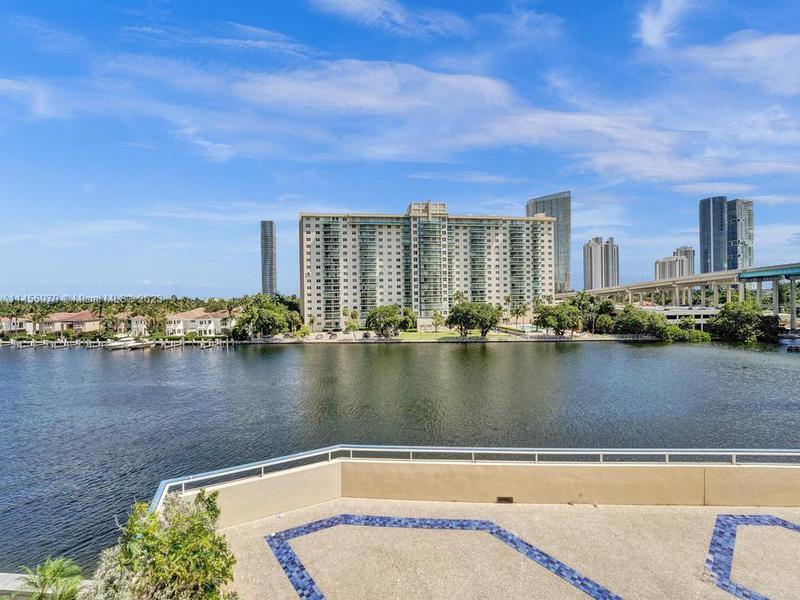 Image for property 19355 Turnberry Way 3J, Aventura, FL 33180